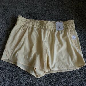 Xersion Cream Athletic Shorts Lightweight Elastic Waist